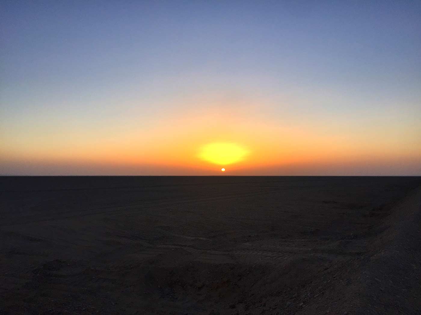 大漠落日圆